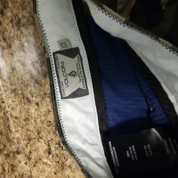 VOLCOM NWOT Camo Chino Short 34 - Picture 4 of 8